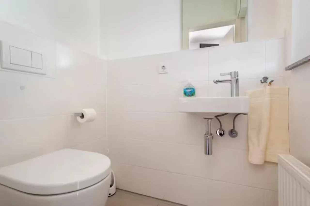Beautiful Room With Balcony Direction To Messe Hannover Germany